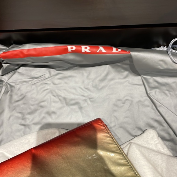 Prada Red and Black ombré clutch - Picture 6 of 6